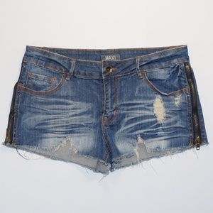 MAX RAVE Distressed zipper out seam shorts size 13